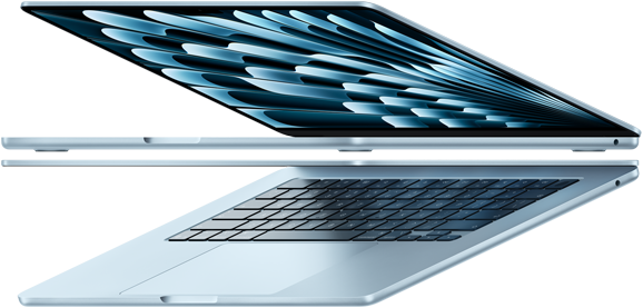 To åpne MacBook Air-laptoper i himmelblå danner formen til en pil, noe som fremhever den tynne profilen.