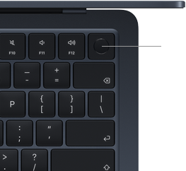 Et nærbilde av Touch ID-knappen øverst til høyre på et MacBook Air-tastatur, med en strek koblet til Touch ID-symbolet for å vise at du kan berøre knappen for å låse enheten på en sikker måte.