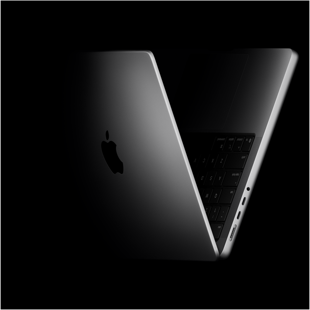 }MacBook Pro posisjonert i V-form, som er en referanse til M5-chipserien.