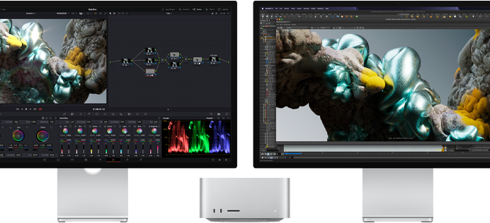 Studio Display-skjerm og Studio Display XDR-skjerm, en på hver side av Mac Studio, som viser et arbeidsområde for en kunstner, 3D-modellering og verktøy