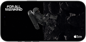 iPhone 16 Pro viser en scene fra The Red Moon: Episode 1 fra TV-serien For All Mankind på AppleTV+
