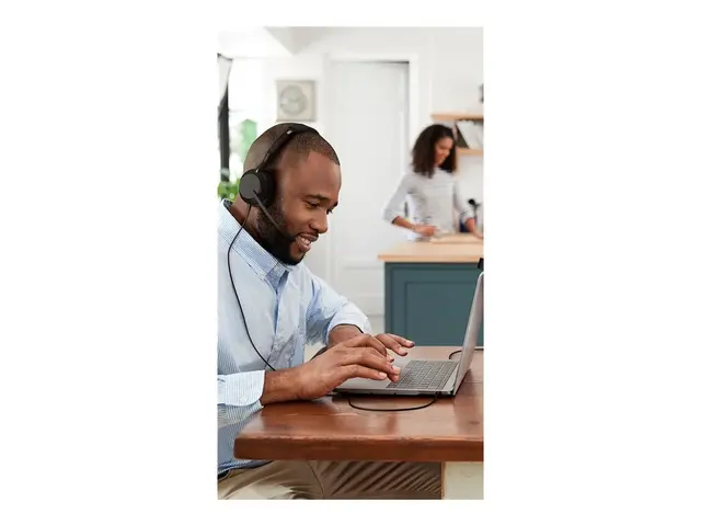Jabra Evolve2 50 MS Stereo - Hodesett on-ear kablet aktiv støydemp...
