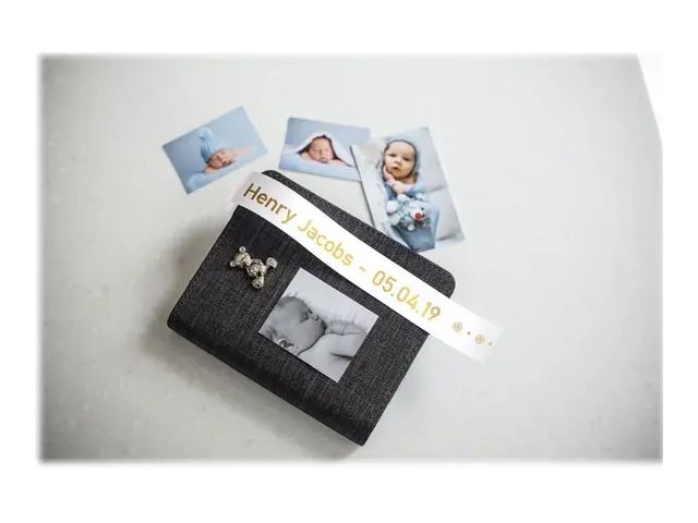 Brother TZe-R254 - Blank - gull på hvitt - Rull (2,4 cm x 4 m) 1 k...