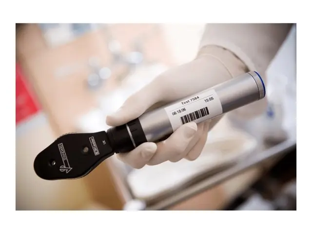 Brother TZe-S251 - Ekstra sterk adhesiv svart på hvitt Rull (2,4 c...