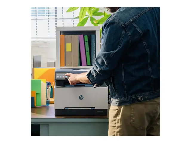 HP Color LaserJet Pro MFP 3302fdw - multifunksjonsskriver farge