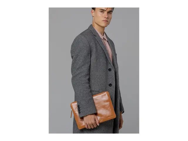 dbramante1928 Skagen Pro - Notebookhylster 13" gyllenbrun