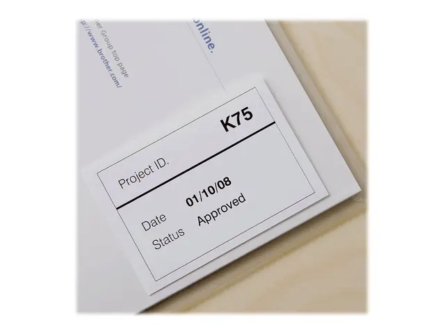 Brother DK-22212 - Permanet adhesiv hvit Rull (6,2 cm x 15,2 m) ta...
