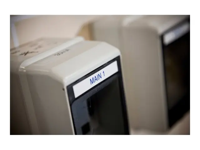 Brother TZe-233 - Blått på hvitt Rull (1,2 cm x 8 m) 1 kassett(er)...