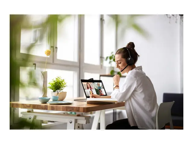 Jabra Evolve2 50 MS Stereo - Hodesett on-ear trådløs, kablet aktiv...