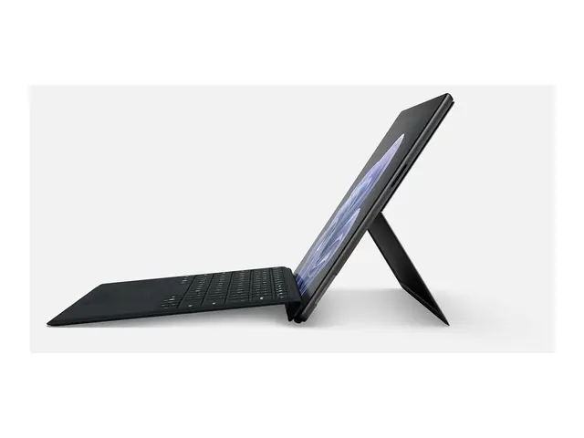 Microsoft Surface Pro Keyboard - Tastatur med styreplate bakbelysn...