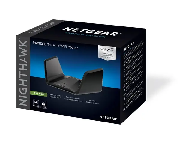 NETGEAR Nighthawk RAXE300 - Trådløs ruter 4-portssvitsj 1GbE, 2.5G...