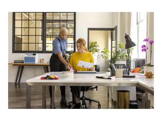 HP Color LaserJet Pro MFP 4302fdw - multifunksjonsskriver farge