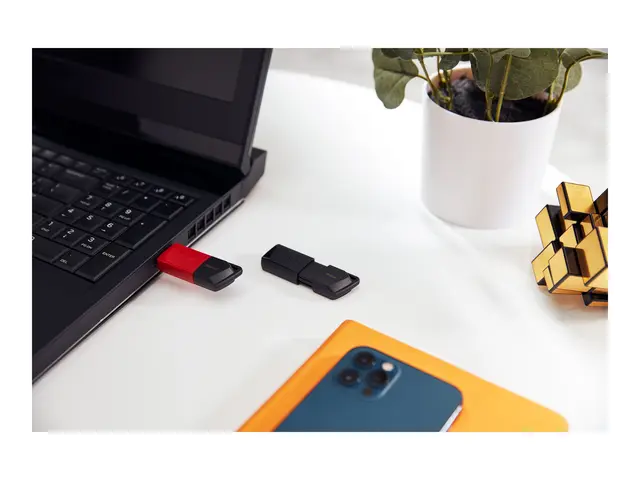 Kingston DataTraveler Exodia M - USB-flashstasjon 128 GB USB 3.2 G...