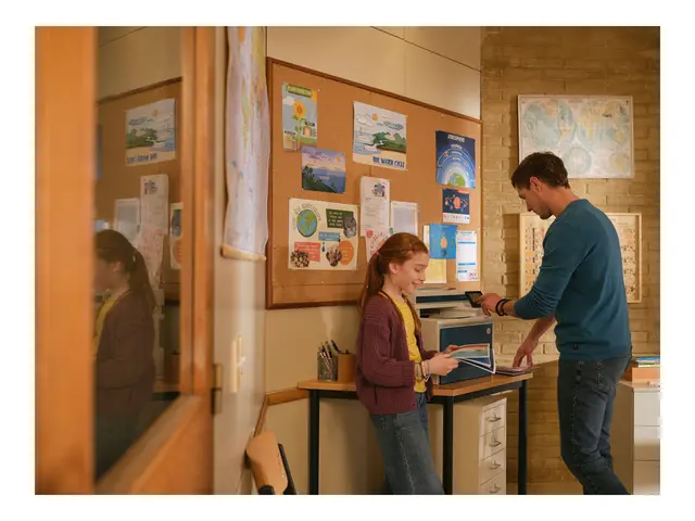 HP Color LaserJet Pro MFP 4302fdw - multifunksjonsskriver farge