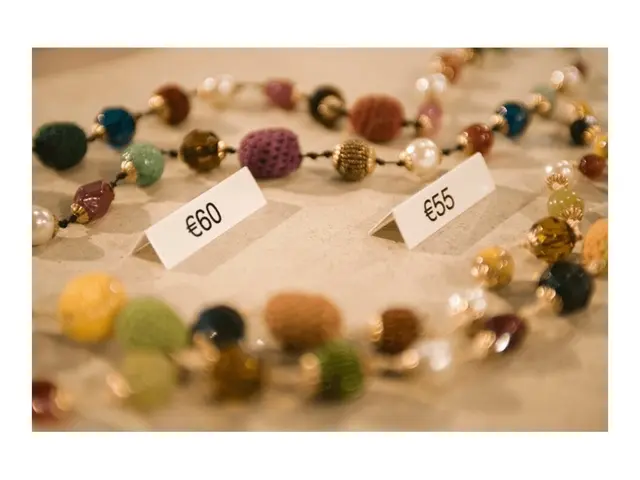 Brother TZe-221 - Selv-adhesiv svart på hvitt Rull (0,9 cm x 8 m) ...