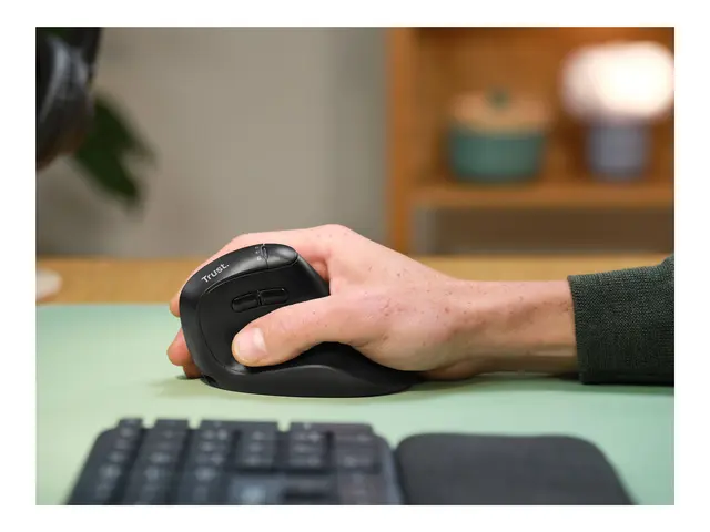 Trust Vyran - Vertikal mus - ergonomisk - høyrehendt - optisk - 8 ...