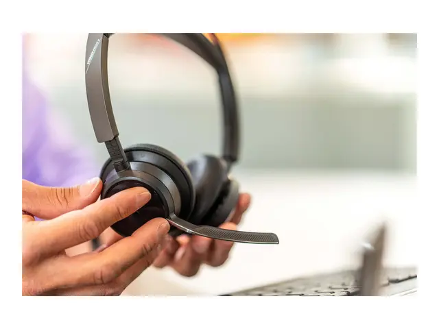 Poly Voyager Focus 2 - Hodesett on-ear Bluetooth trådløs, kablet U...