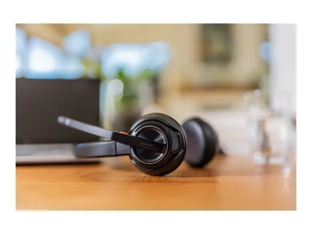 Poly Savi 8220-M Office - 8200 series hodesett on-ear DECT / Bluet...