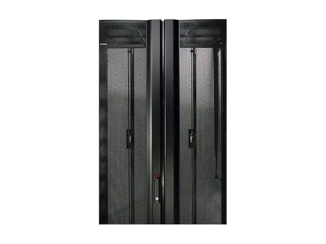 APC - Racktrimmesett - svart - for P/N: AR3106SP, SMX1000C, SMX150...