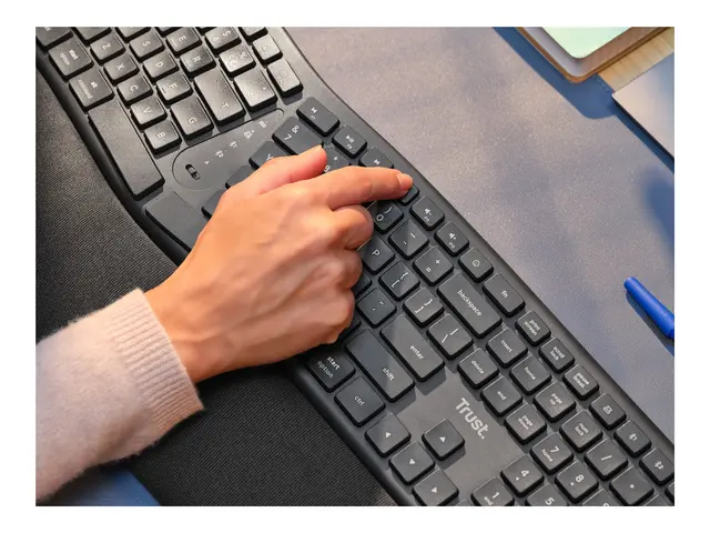 Trust Keyra - Tastatur full size trådløs 2.4 GHz, Bluetooth QWERTY...