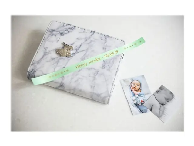 Brother TZe-RM34 - Sateng gull på myntegrønt Rull (1,2 cm x 4 m) 1...