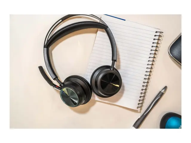 Poly Voyager Focus 2 - Hodesett on-ear Bluetooth trådløs, kablet U...