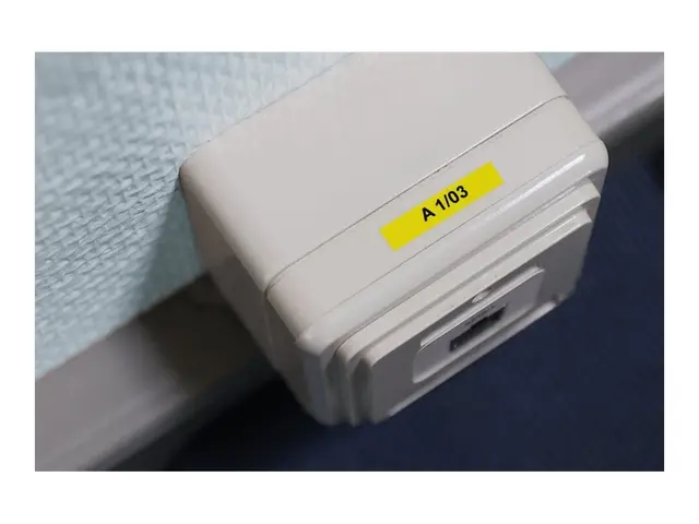 Brother TZe-611 - Svart på gult Rull (0,6 cm) 1 kassett(er) lamine...