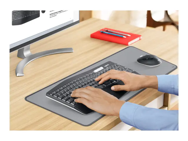 Logitech Studio Series Desk Mat - Tastatur og musepute mellomgrå