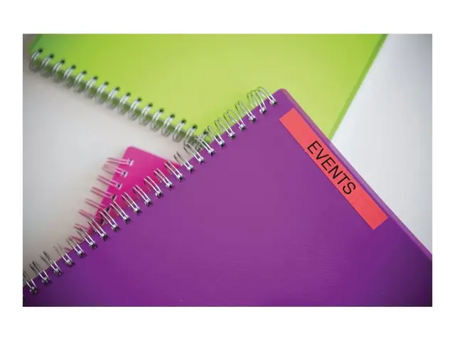 Brother TZe-421 - Selv-adhesiv svart på rødt Rull (0,9 cm x 8 m) 1...