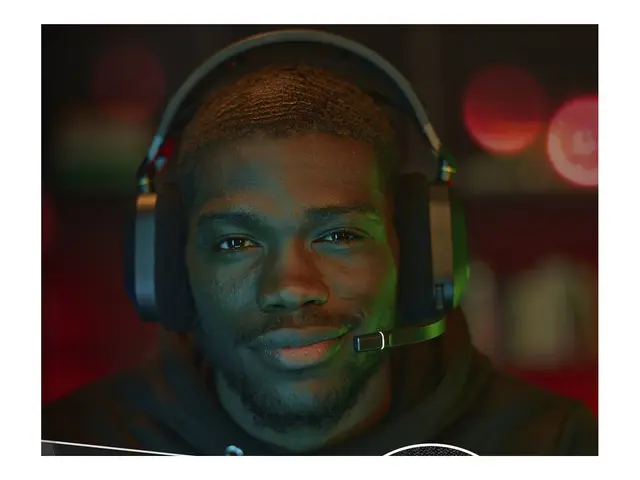 CORSAIR Gaming HS80 RGB - Hodesett full størrelse kablet USB karbon