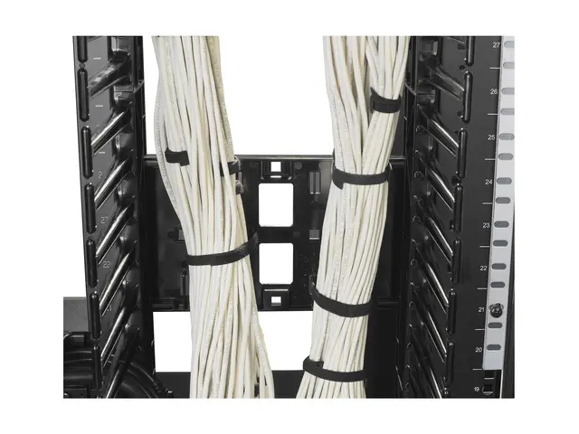 APC Cable Management - Rack-kabelføringssett - svart - for P/N: NB...