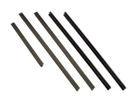 APC - Racktrimmesett - svart - for P/N: NBPD0150, SMX2KR2UX145, SMX3KR2UNCX145, SRT5KRMXLT-A, SRT6KRMXLT-A, SRT8KRMXLT-A