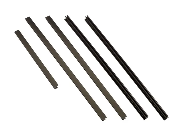 APC - Racktrimmesett - svart - for P/N: AR3106SP, SMX1000C, SMX150...