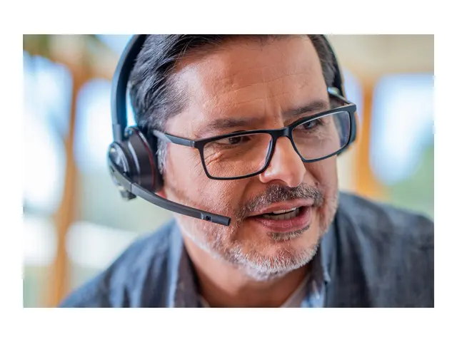 Poly Savi 8220 Office - 8200 series hodesett on-ear DECT trådløs a...