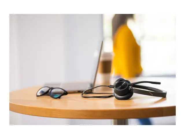 Poly Voyager 4320-M - 4300 UC series hodesett on-ear Bluetooth trå...