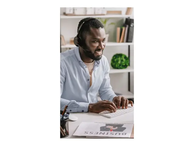 Jabra Evolve2 55 UC Stereo - hodesett med ladestativ