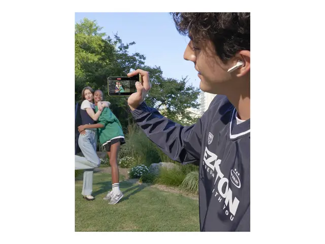 2nd-C Galaxy Z Flip6 256GB Yellow C-grade - Brukt 2 års garanti Gr...