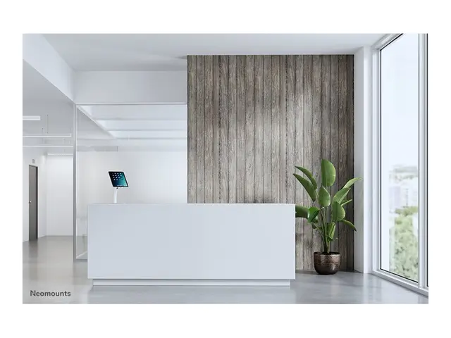 Neomounts DS15-625WH1 - Stativ for nettbrett låsbar stål hvit skje...