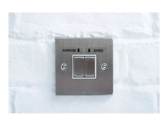 Brother TZe-141 - Standardklebemiddel svart på blank Rull (1,8 cm ...