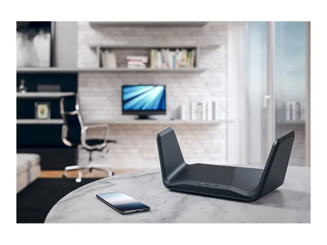 NETGEAR Nighthawk RAXE300 - Trådløs ruter 4-portssvitsj 1GbE, 2.5G...