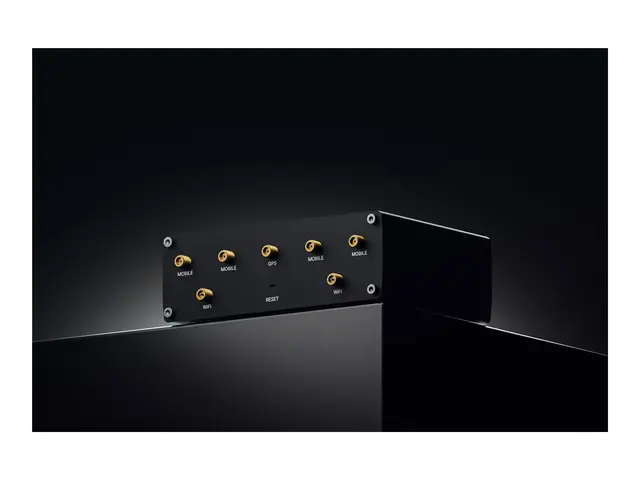 Teltonika RUTM55 - Trådløs ruter WWAN 1GbE Wi-Fi 5 5G, 3G, 4G DIN-...