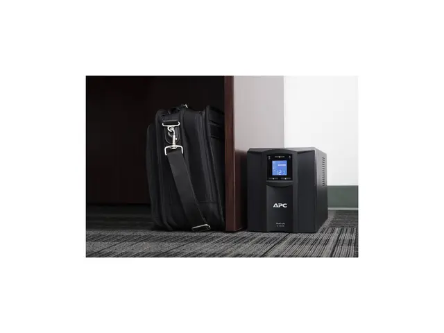 APC Smart-UPS C 1500VA LCD - UPS - AC 230 V - 900 watt - 1500 VA -...