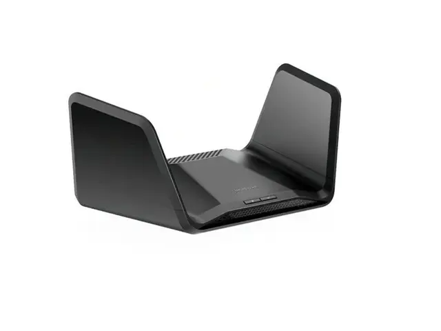 NETGEAR Nighthawk RAXE300 - Trådløs ruter 4-portssvitsj 1GbE, 2.5G...