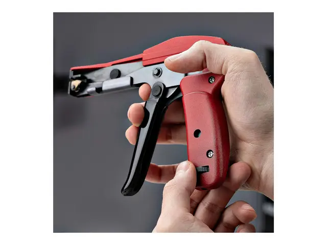 StarTech.com Nylon Cable Tie Gun, Zip Tightener/Install Tool, TAA ...