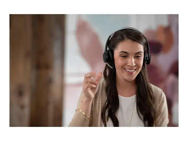Poly Voyager Focus 2 - Hodesett on-ear Bluetooth trådløs, kablet U...