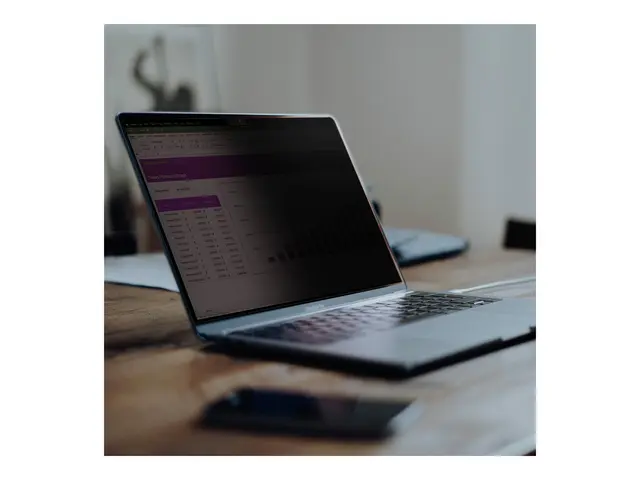 StarTech.com 16-inch MacBook Pro 21/23 Laptop Privacy Screen, Remo...