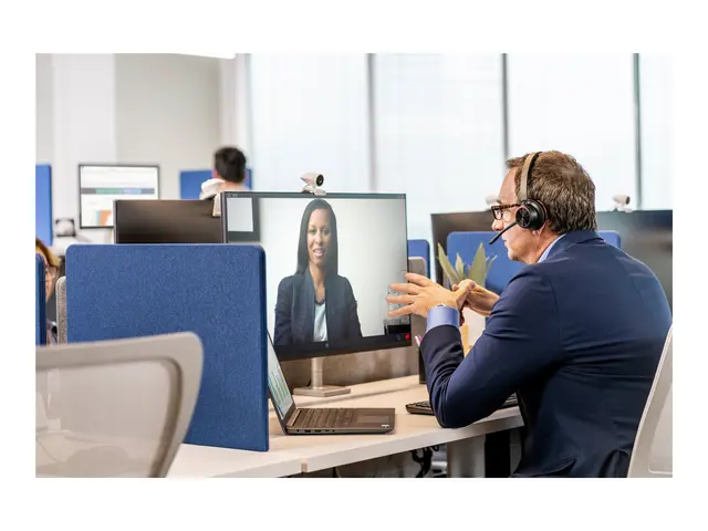 Poly Voyager 4320-M - 4300 UC series hodesett on-ear Bluetooth trå...