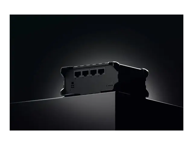 Teltonika RUT901 - Trådløs ruter 3-portssvitsj - PPP 2,4 GHz - DIN...