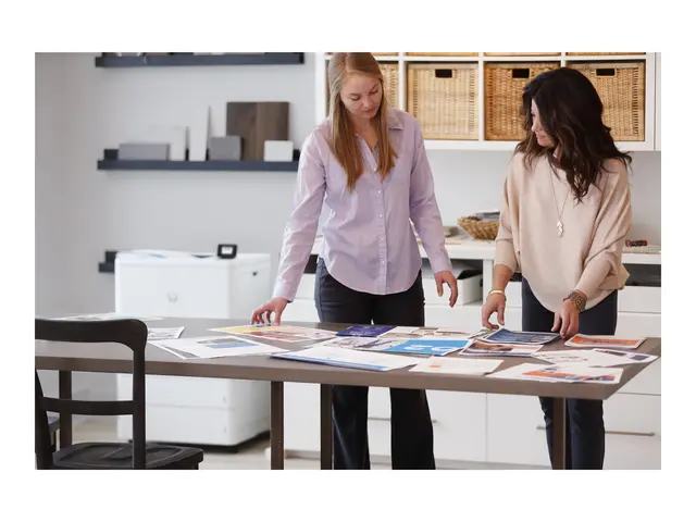 HP Color LaserJet Enterprise M751dn - Skriver - farge - Dupleks - ...