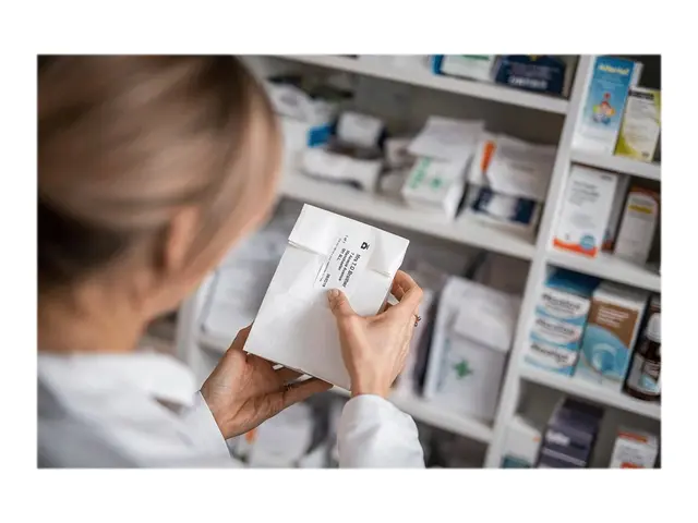 Brother - Hvit 76 x 44 mm 400 etikett(er) (1 rull(er) stanseskårne...